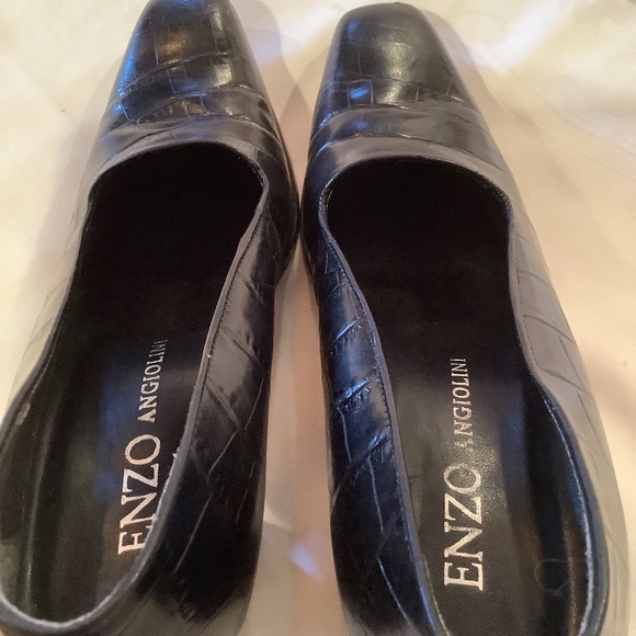 Beautiful and Classy  Enzo’s Angiolini 8 Narrow pump - Picture 4 of 5